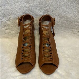 Cityclassified Tan Crisscross Heels